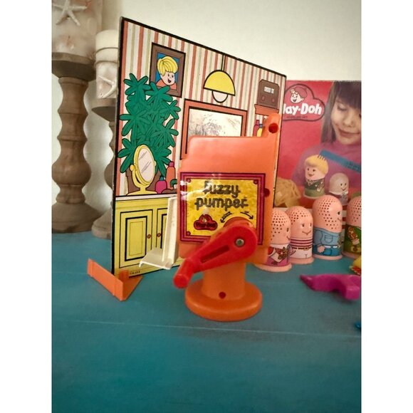 Vintage 1977 Play-Doh Fuzzy Pumper Barber Shop w/ Accessories & Original Box - Picture 7 of 10
